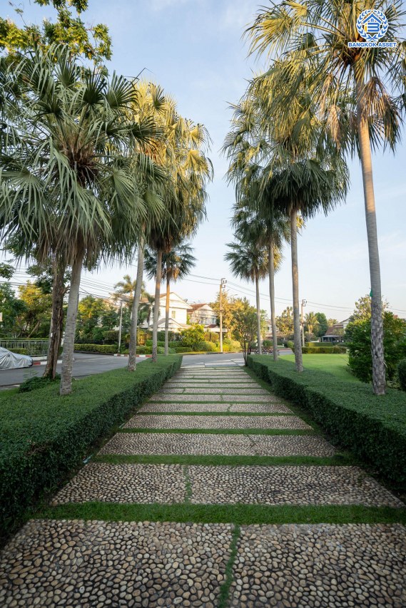 บ้านมือสองตกแต่งใหม่ โครงการ มัณฑนา วัชรพล-รามอินทรา2 หลังมุม เนื้อที่ 74.2 ตร.ว. ฟังก์ชัน 3 ห้องนอน 3 ห้องน้ำ จอดรถได้ 2 คัน พร้อม Living Room กว้างขวาง บนทำเลใจกลางเมือง! เชื่อมต่อทั้งถนนเกษตร-นวมินทร์, ลาดพร้าว, รัชโยธินฯ ใกล้ทางด่วน "รามอินทรา–อาจณรงค์" และรถไฟฟ้าสายสีน้ำตาล "สถานีโรงเรียนสตรีวิทยา2"...